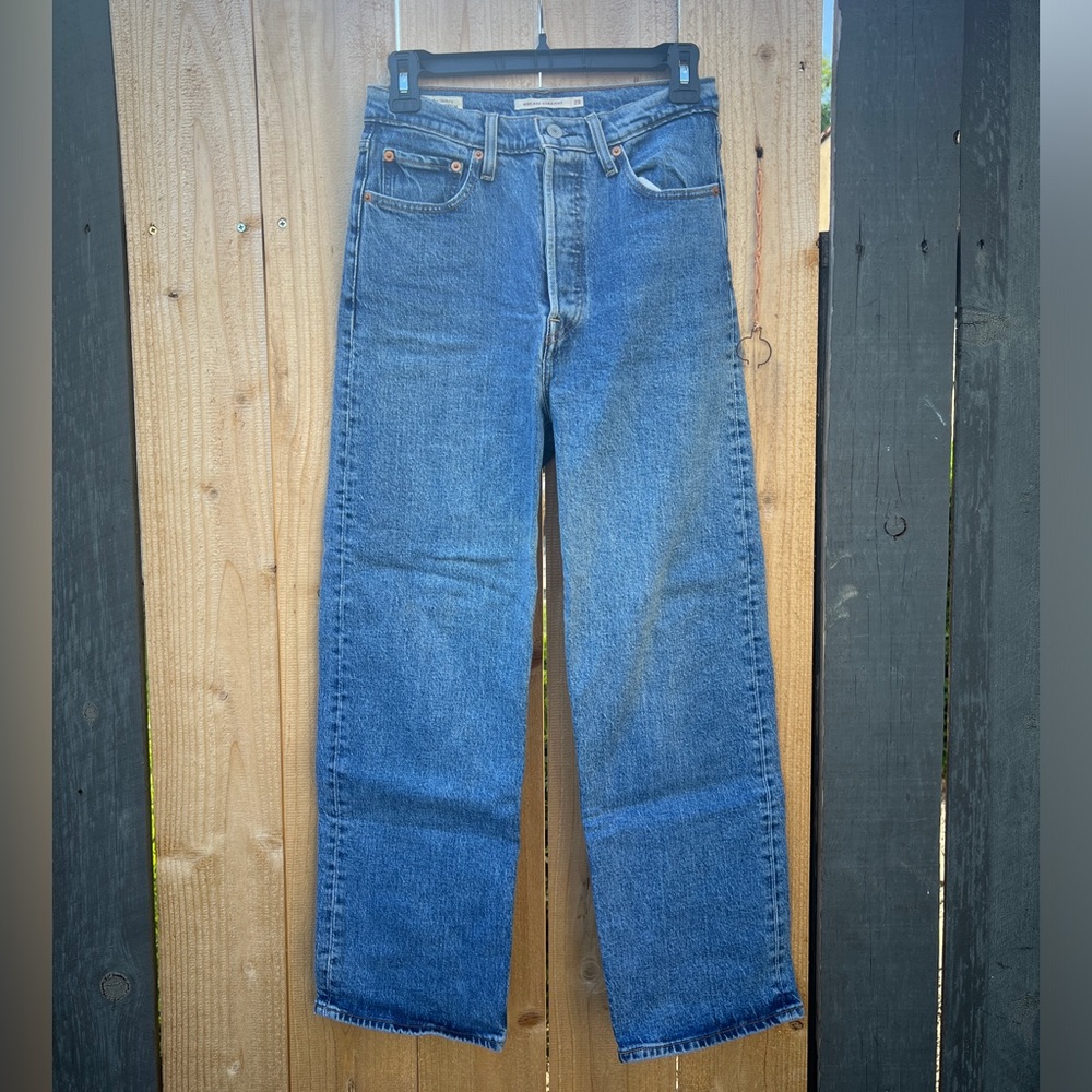 Levi’s - Ribcage Straight Jean Size 28